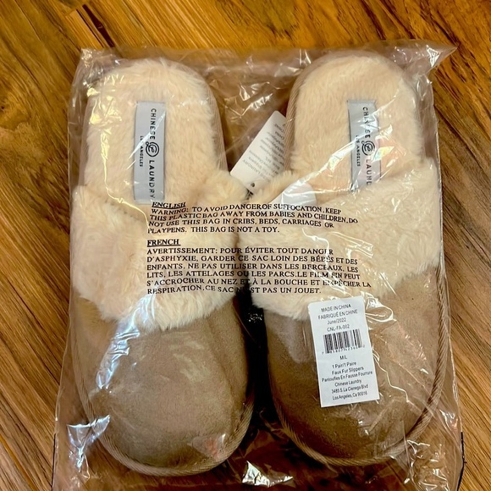 Chinese laundry women’s slippers new M/L beige NWT